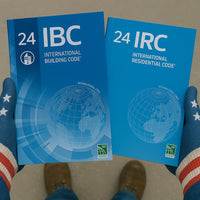 Libro de códigos de construcción y residencial de 2024 (IBC + IRC): recurso esencial de ICC para contratistas y preparación de exámenes.